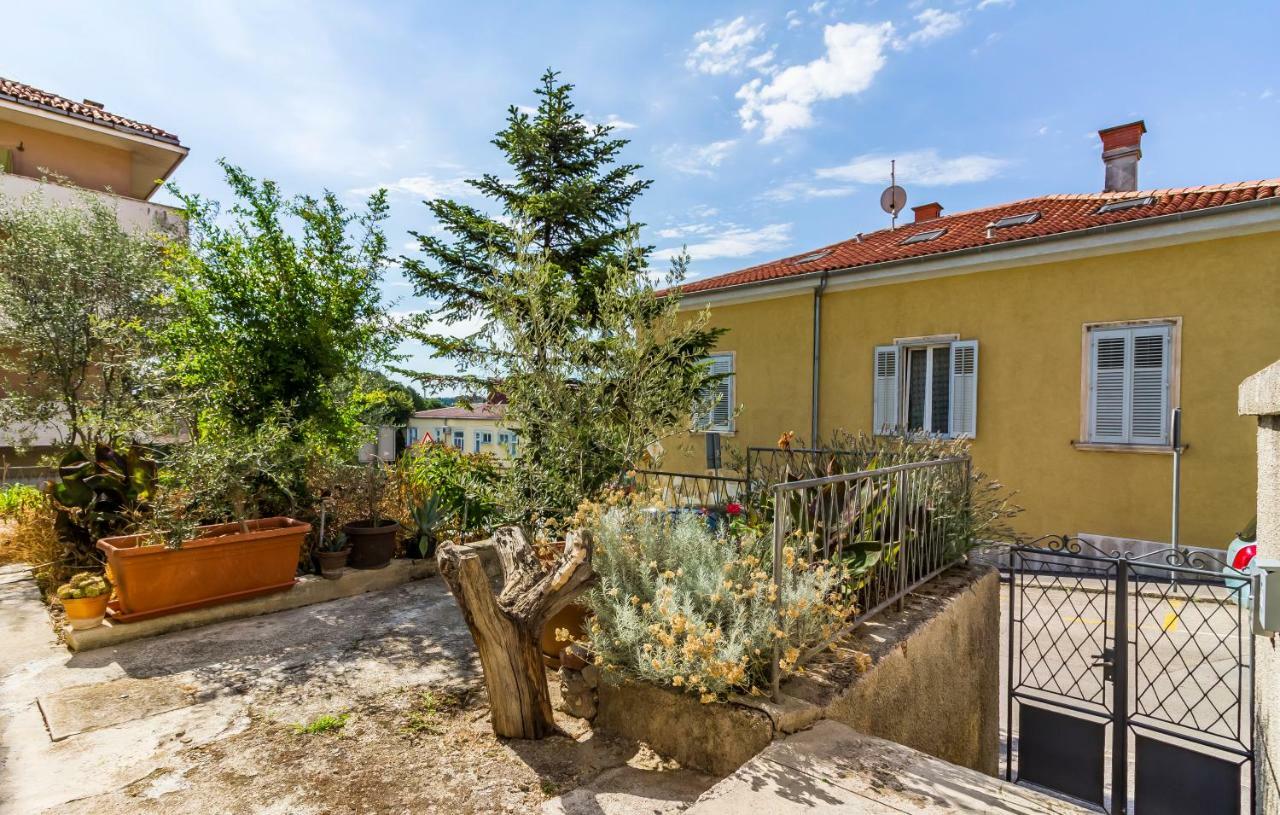 Pula Apartment *