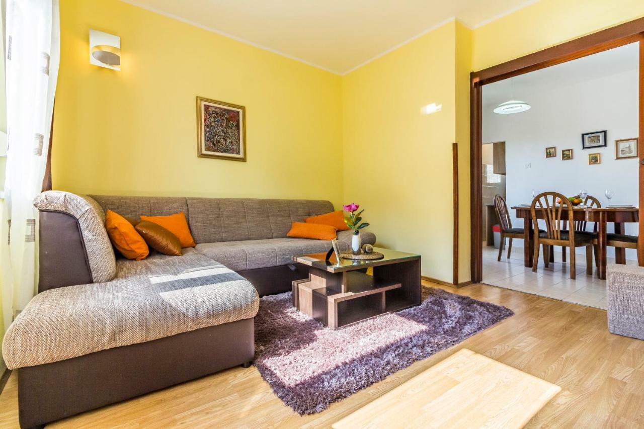 Pula Apartment *